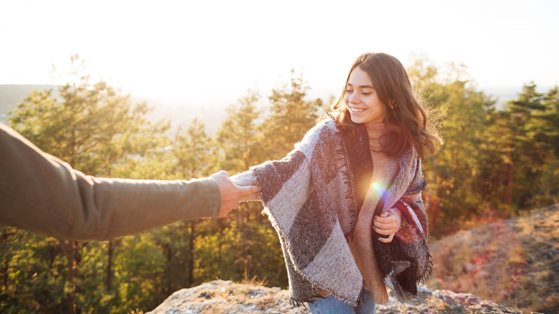 Ever met a person who exudes goodness and positivity? (Image via Freepik)